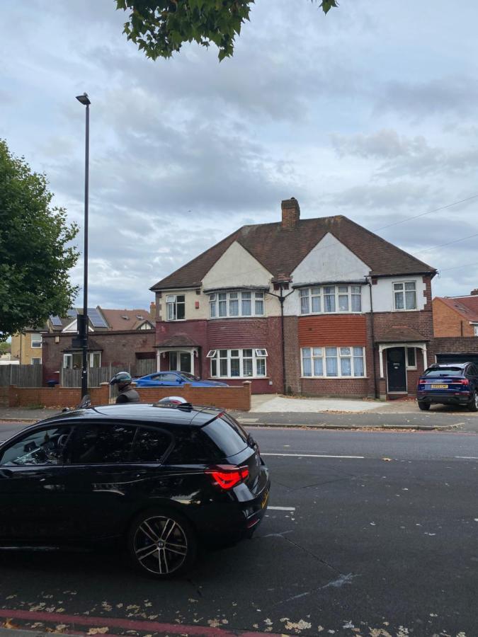 Sunrup Heathrow Apartment Feltham Exterior photo